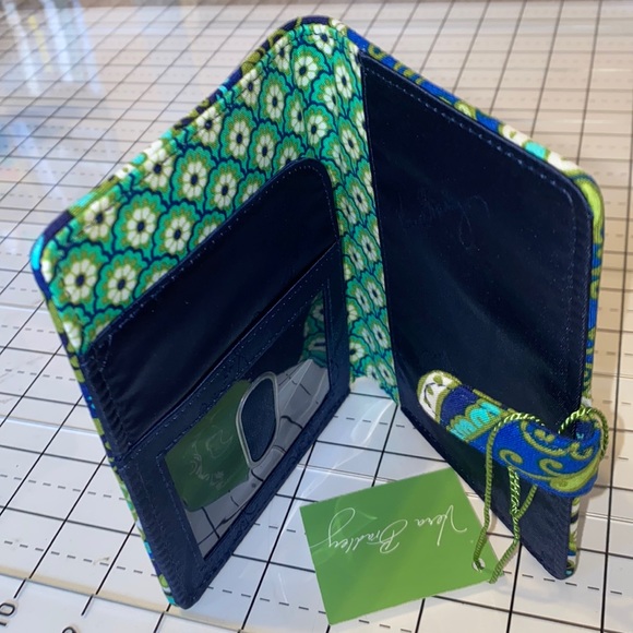 NWT Vera Bradley Passport ID Cover Rhythm & Blues Greens Aqua White Navy - Picture 5 of 16